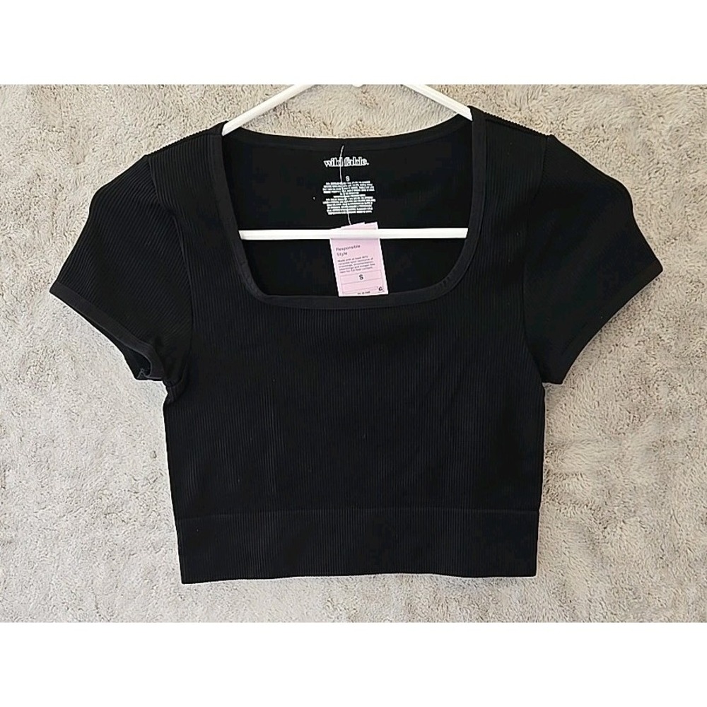 NEW WILD FABLE BLACK RIBBED SEAMLESS CROPPED TOP SIZE SMALL‎